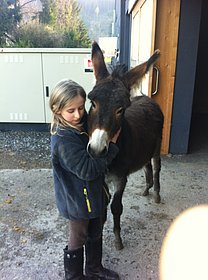 Nina mit unserem Stallmaskottchen Paula